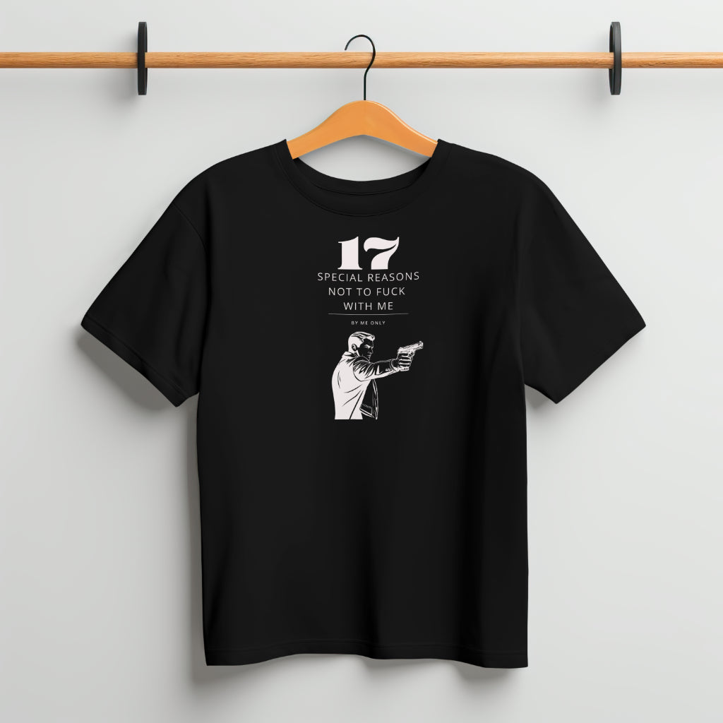 Zwart T-shirt met stoere tekst op de achterkant, perfect voor rebelse persoonlijkheden