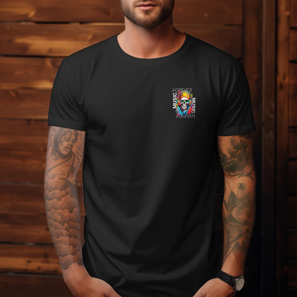 Zwart T-shirt met muziekdesign op de achterkant en een krachtige uitstraling voor echte muziekliefhebbers
