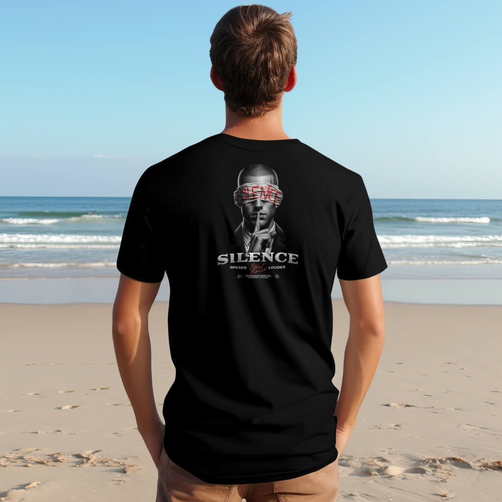 Zwart T-shirt met het woord 'Silence' en een geblinddoekte man, voor een uitgesproken en stijlvolle look.