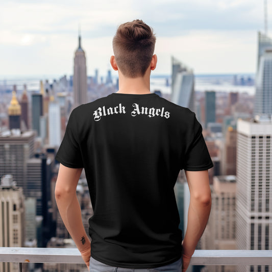 Zwart T-shirt met de tekst Black Angels, straalt eenvoud en elegantie uit