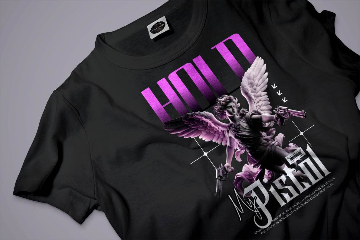 Zwart T-shirt met een engel met pistolen afbeelding en de tekst Hold My Pistol, voor een gedurfde uitstraling
