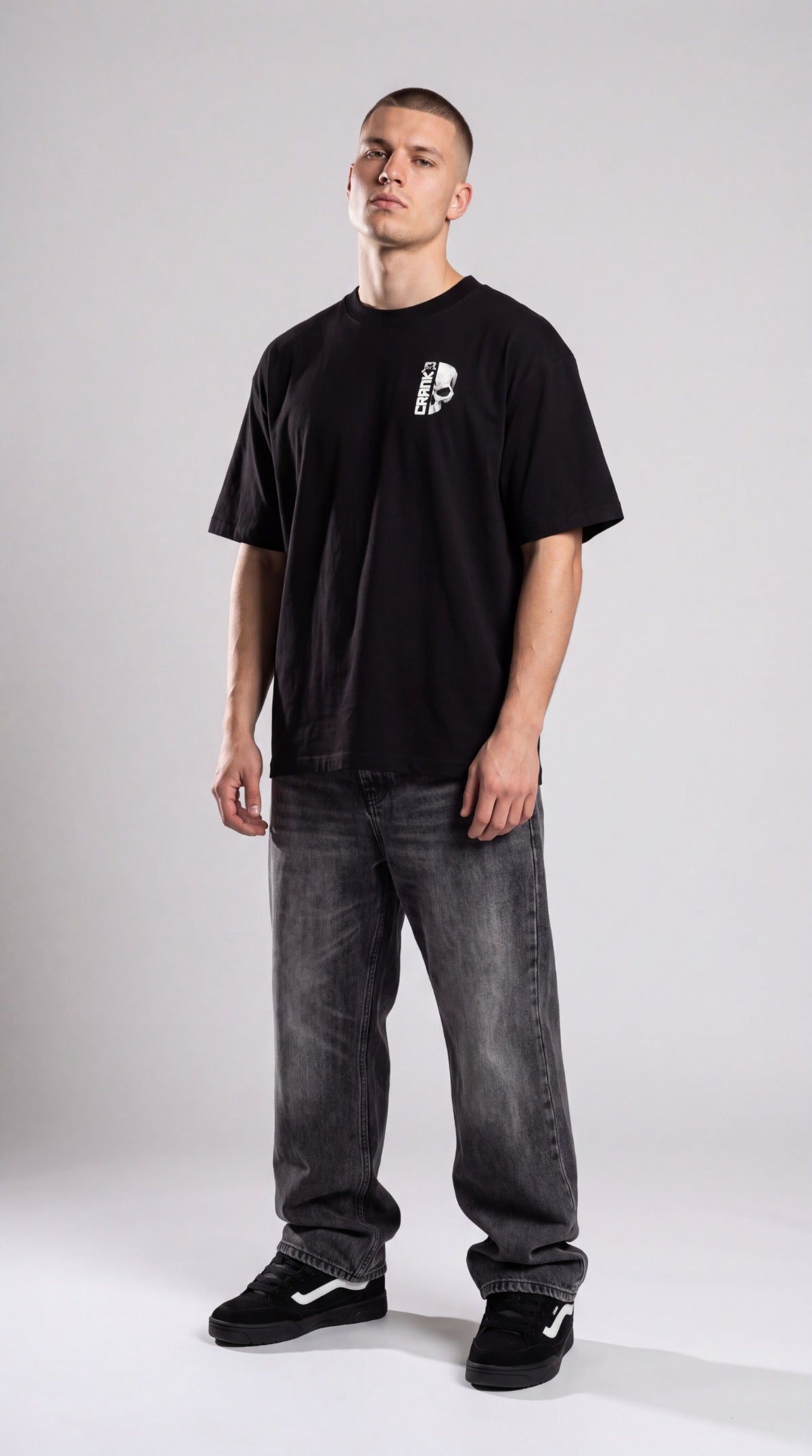 CRANK'D oversized streetwear T-shirt heren, voorkant op model